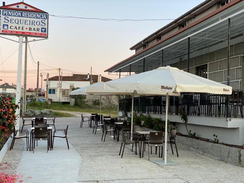 Hostal Sequeiros San Ciprián de Viñas Exterior foto