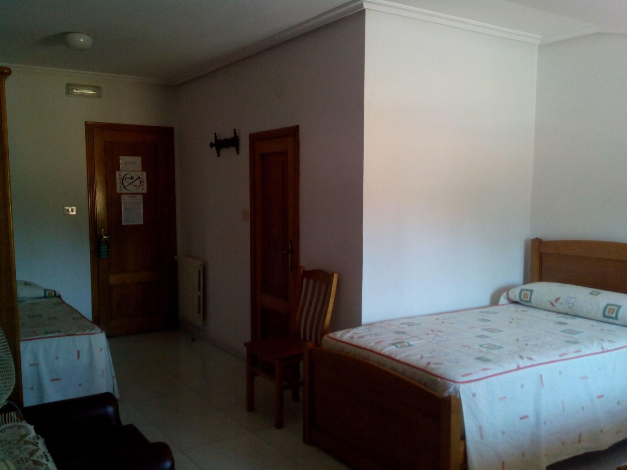 Hostal Sequeiros San Ciprián de Viñas Exterior foto